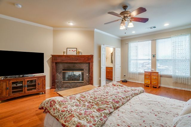 2952 Masters Court S, Burleson, TX 76028