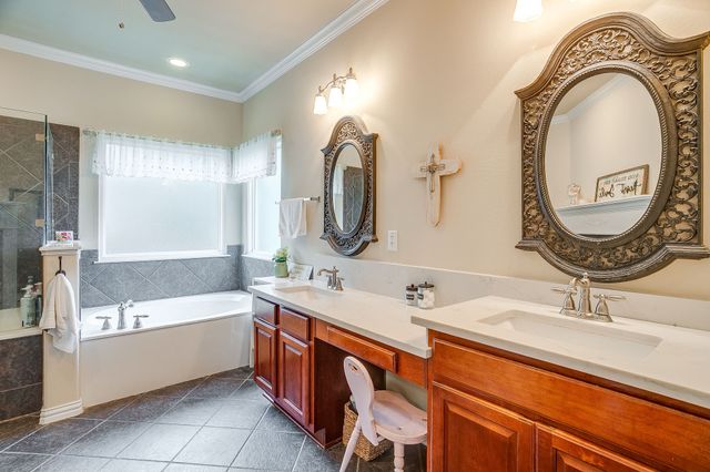 2952 Masters Court S, Burleson, TX 76028