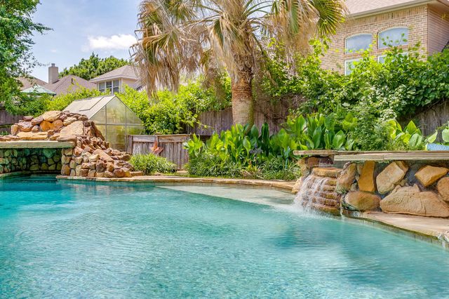 2952 Masters Court S, Burleson, TX 76028