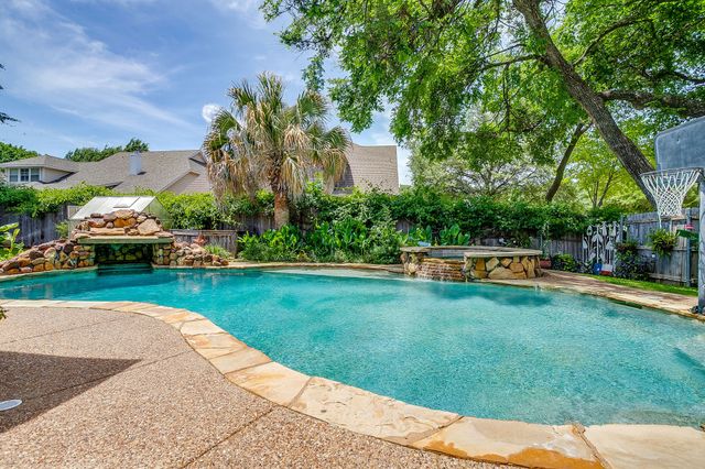2952 Masters Court S, Burleson, TX 76028