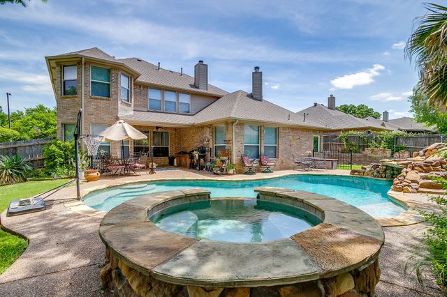 2952 Masters Court S, Burleson, TX 76028