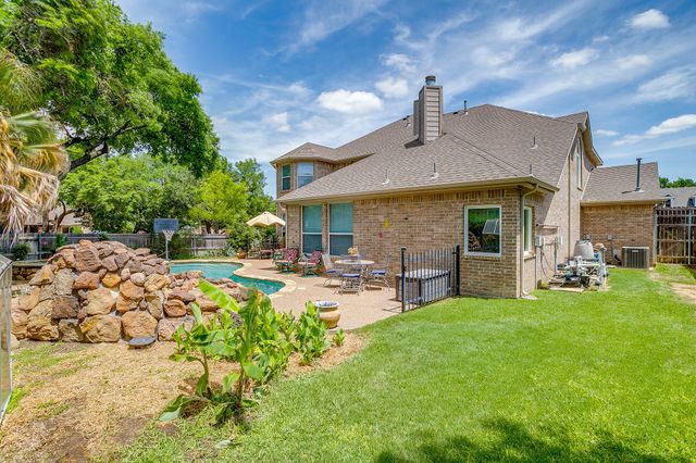2952 Masters Court S, Burleson, TX 76028