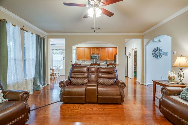 2952 Masters Court S, Burleson, TX 76028