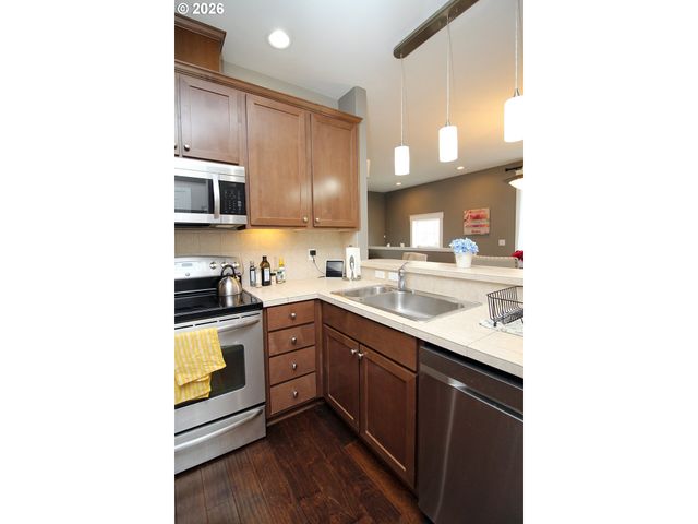 15560 Sw IVORY St, Beaverton, OR 97007