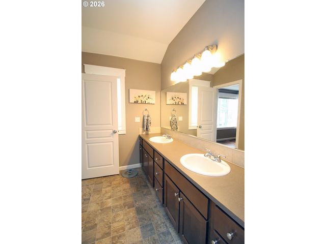 15560 Sw IVORY St, Beaverton, OR 97007