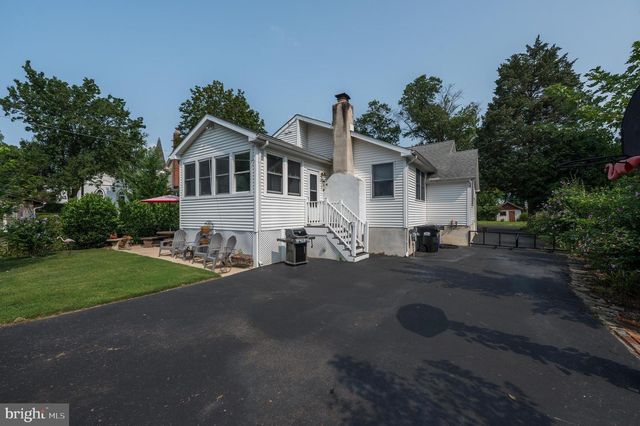 52 BANK ST, Medford, NJ 08055