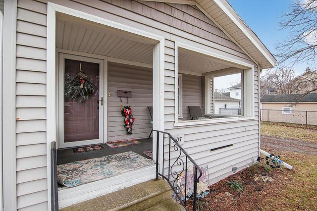 907 6th Street, Jackson, MI 49203