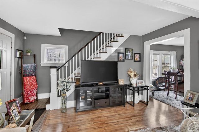 907 6th Street, Jackson, MI 49203