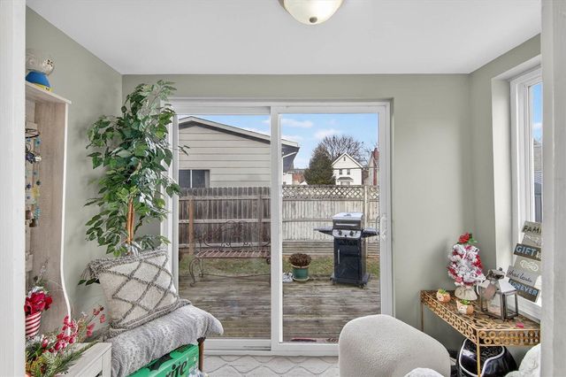 907 6th Street, Jackson, MI 49203