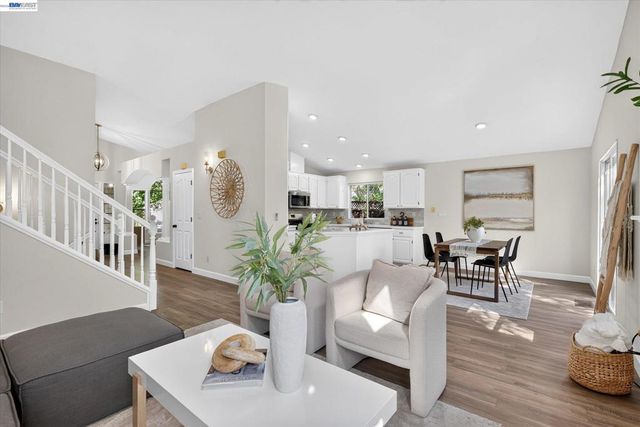 8039 Canyon Creek Cir, Pleasanton, CA 94588