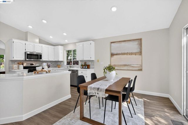8039 Canyon Creek Cir, Pleasanton, CA 94588