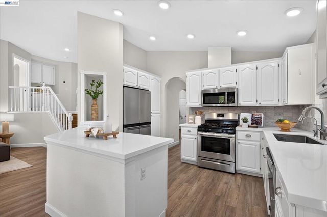 8039 Canyon Creek Cir, Pleasanton, CA 94588