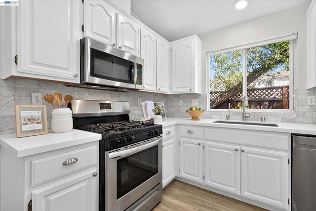 8039 Canyon Creek Cir, Pleasanton, CA 94588