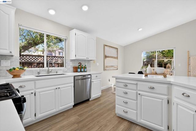 8039 Canyon Creek Cir, Pleasanton, CA 94588