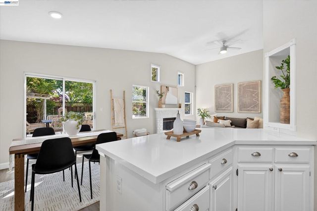 8039 Canyon Creek Cir, Pleasanton, CA 94588