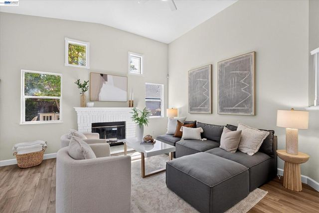 8039 Canyon Creek Cir, Pleasanton, CA 94588