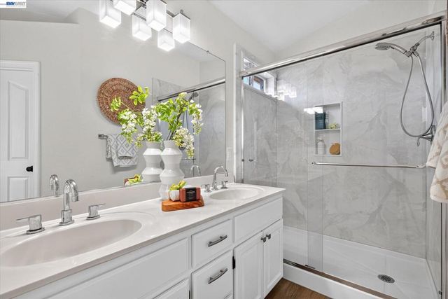 8039 Canyon Creek Cir, Pleasanton, CA 94588