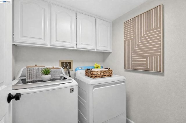 8039 Canyon Creek Cir, Pleasanton, CA 94588
