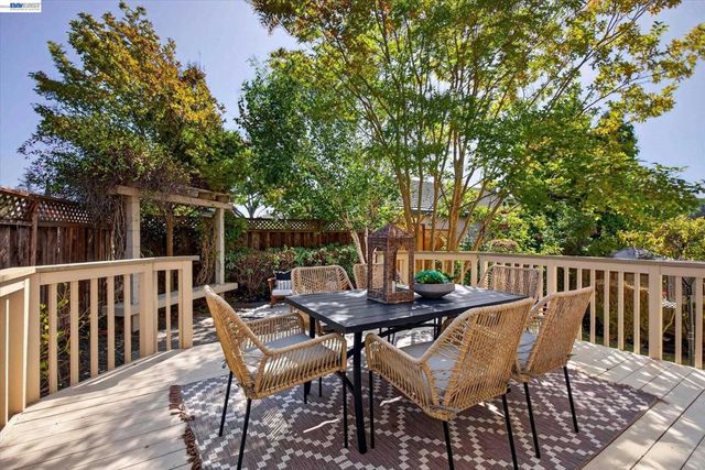 8039 Canyon Creek Cir, Pleasanton, CA 94588