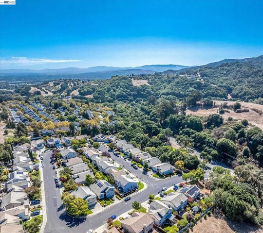 8039 Canyon Creek Cir, Pleasanton, CA 94588