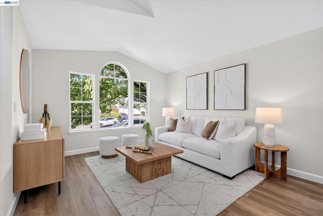 8039 Canyon Creek Cir, Pleasanton, CA 94588