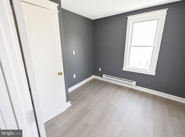 437 W BROAD ST, Paulsboro, NJ 08066