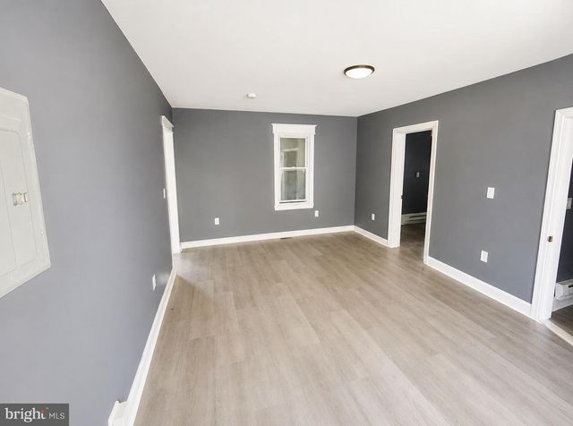 437 W BROAD ST, Paulsboro, NJ 08066
