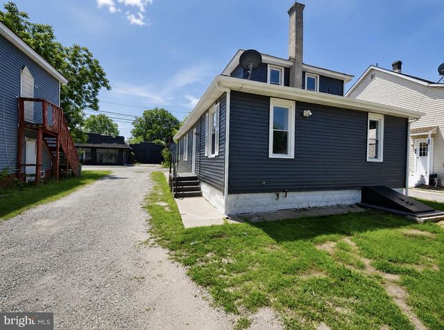 437 W BROAD ST, Paulsboro, NJ 08066