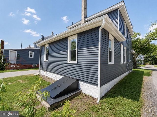 437 W BROAD ST, Paulsboro, NJ 08066