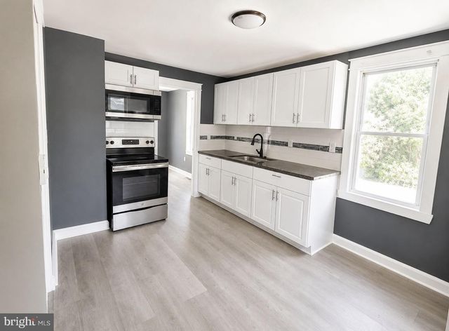 437 W BROAD ST, Paulsboro, NJ 08066