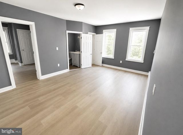 437 W BROAD ST, Paulsboro, NJ 08066