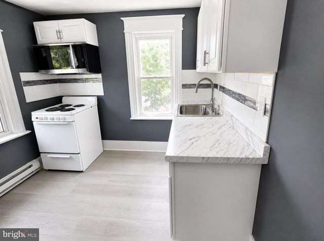 437 W BROAD ST, Paulsboro, NJ 08066