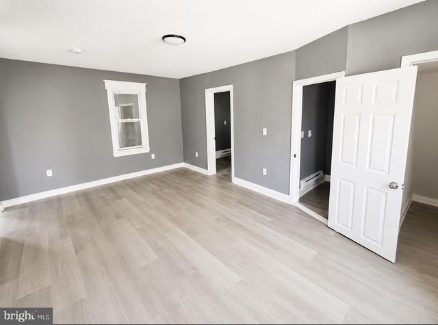 437 W BROAD ST, Paulsboro, NJ 08066