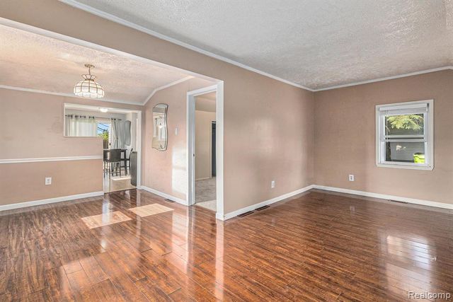 17325 Doris, Fraser, MI 48026