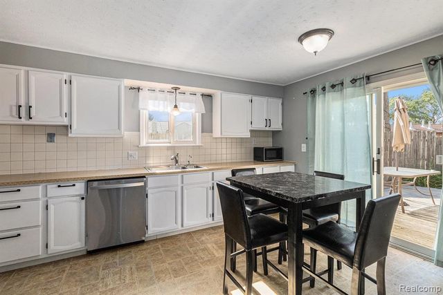 17325 Doris, Fraser, MI 48026