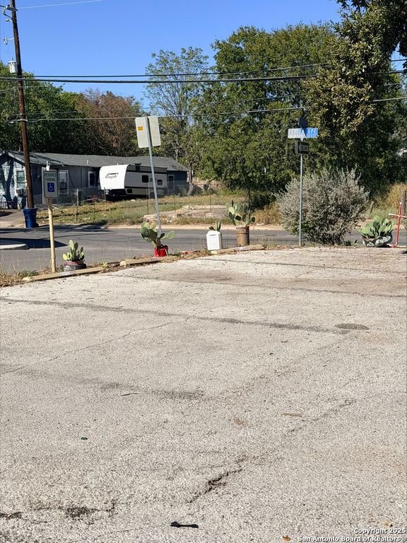 2526 Guadalupe, San Antonio, TX 78207