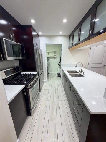 6665 Franklin Avenue 6, Los Angeles, CA 90028