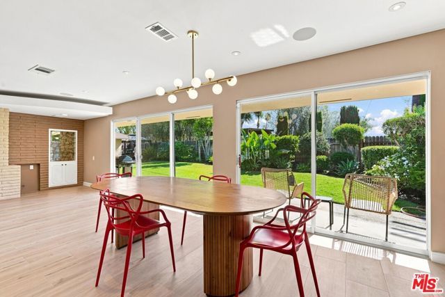 6524 S Holt Avenue, Los Angeles, CA 90056