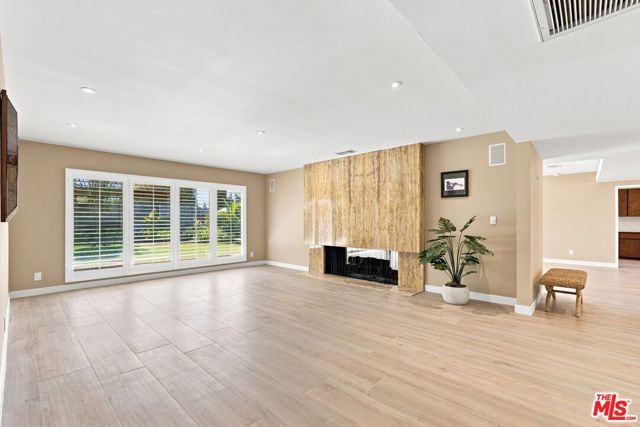 6524 S Holt Avenue, Los Angeles, CA 90056