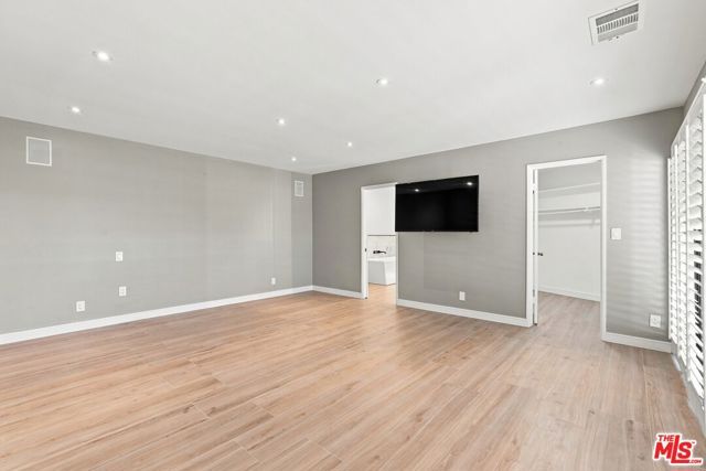 6524 S Holt Avenue, Los Angeles, CA 90056