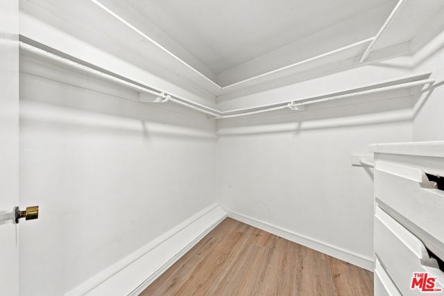 6524 S Holt Avenue, Los Angeles, CA 90056