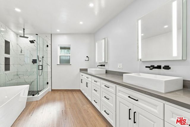 6524 S Holt Avenue, Los Angeles, CA 90056