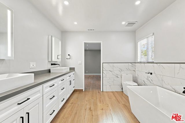 6524 S Holt Avenue, Los Angeles, CA 90056