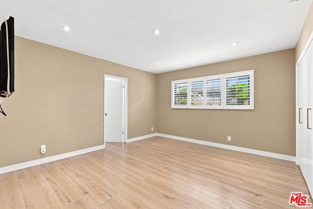 6524 S Holt Avenue, Los Angeles, CA 90056