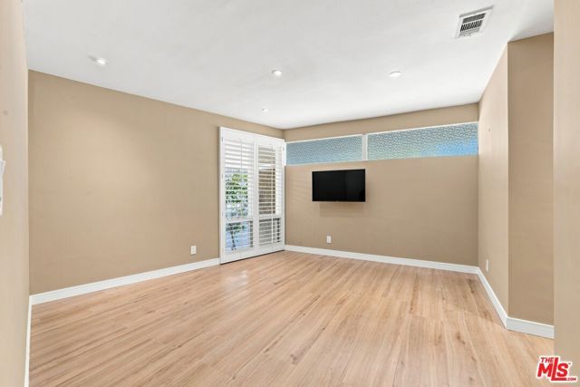6524 S Holt Avenue, Los Angeles, CA 90056