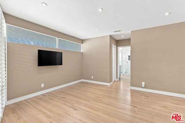 6524 S Holt Avenue, Los Angeles, CA 90056
