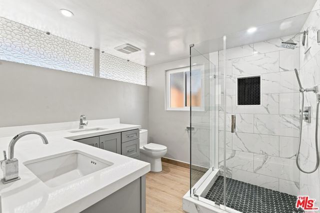 6524 S Holt Avenue, Los Angeles, CA 90056