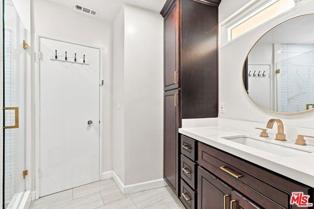 6524 S Holt Avenue, Los Angeles, CA 90056