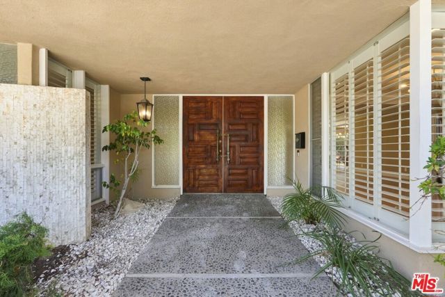 6524 S Holt Avenue, Los Angeles, CA 90056