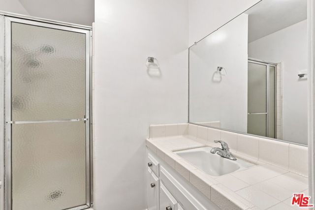6524 S Holt Avenue, Los Angeles, CA 90056